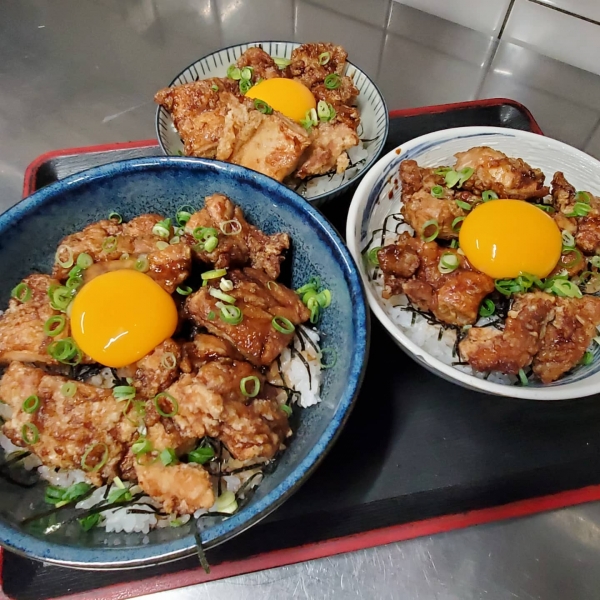 トリカラ丼